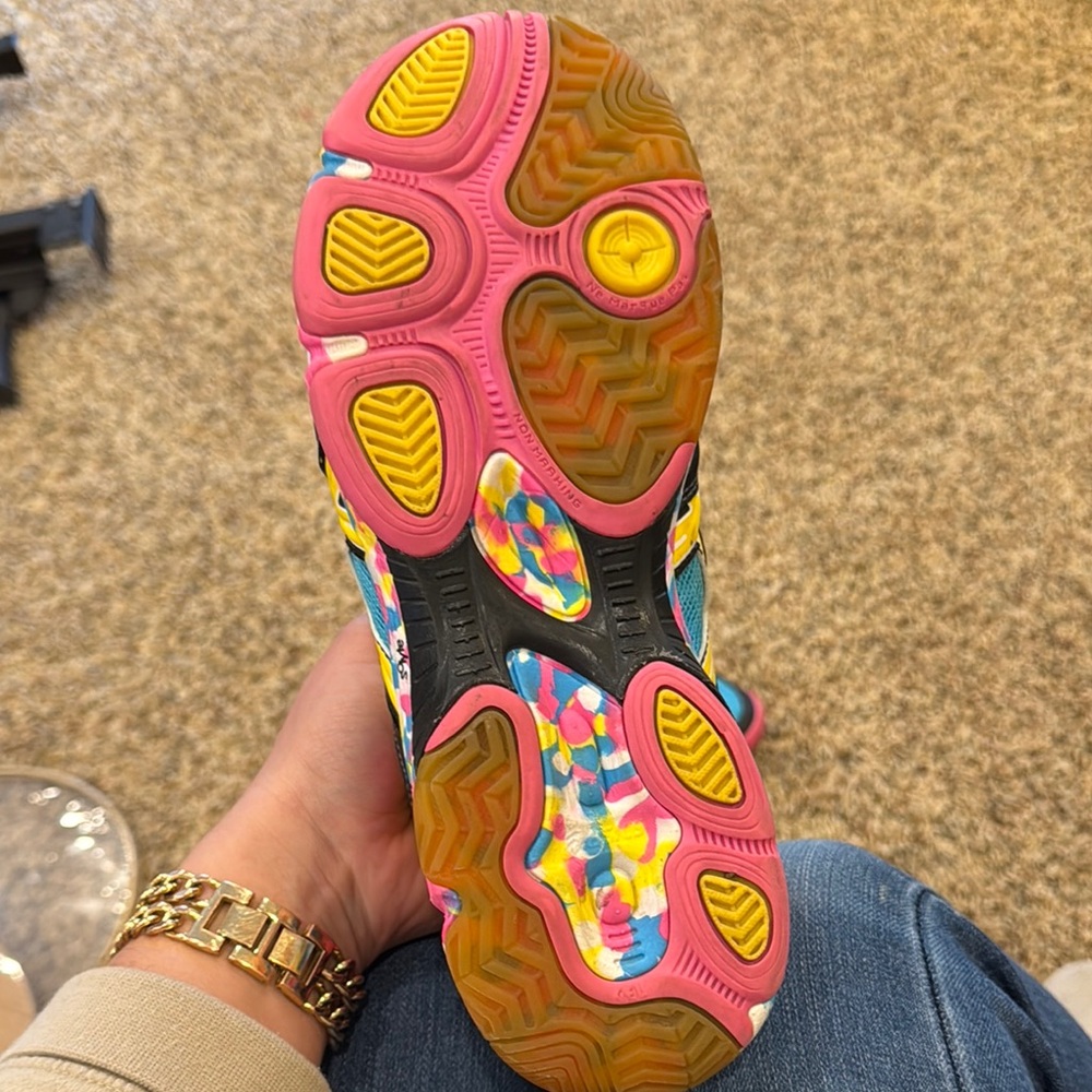 Asics volleyball shoes - Picture 2 of 3
